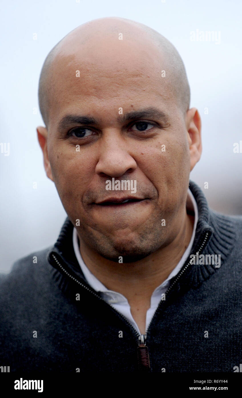 Cory booker hi-res stock photography and images - Alamy