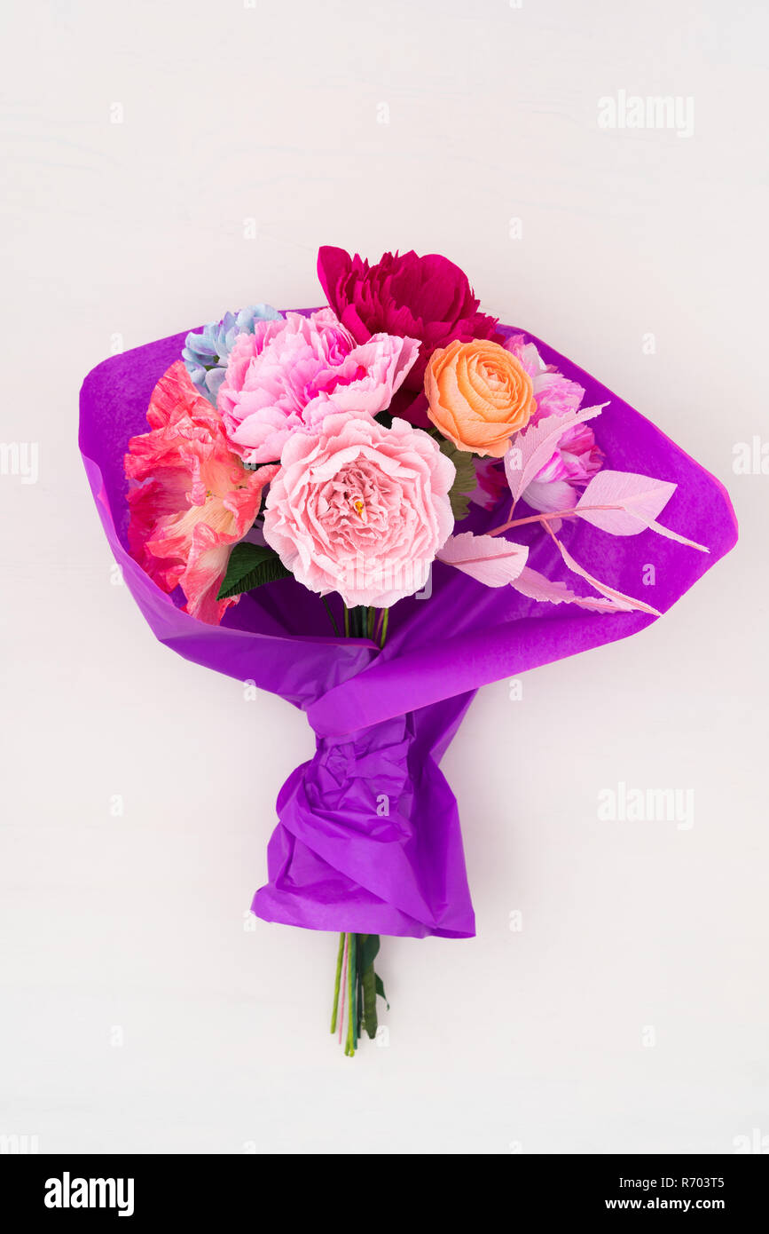 Rose bouquets wrapped in tissue paper - Stock Image - C053/7583