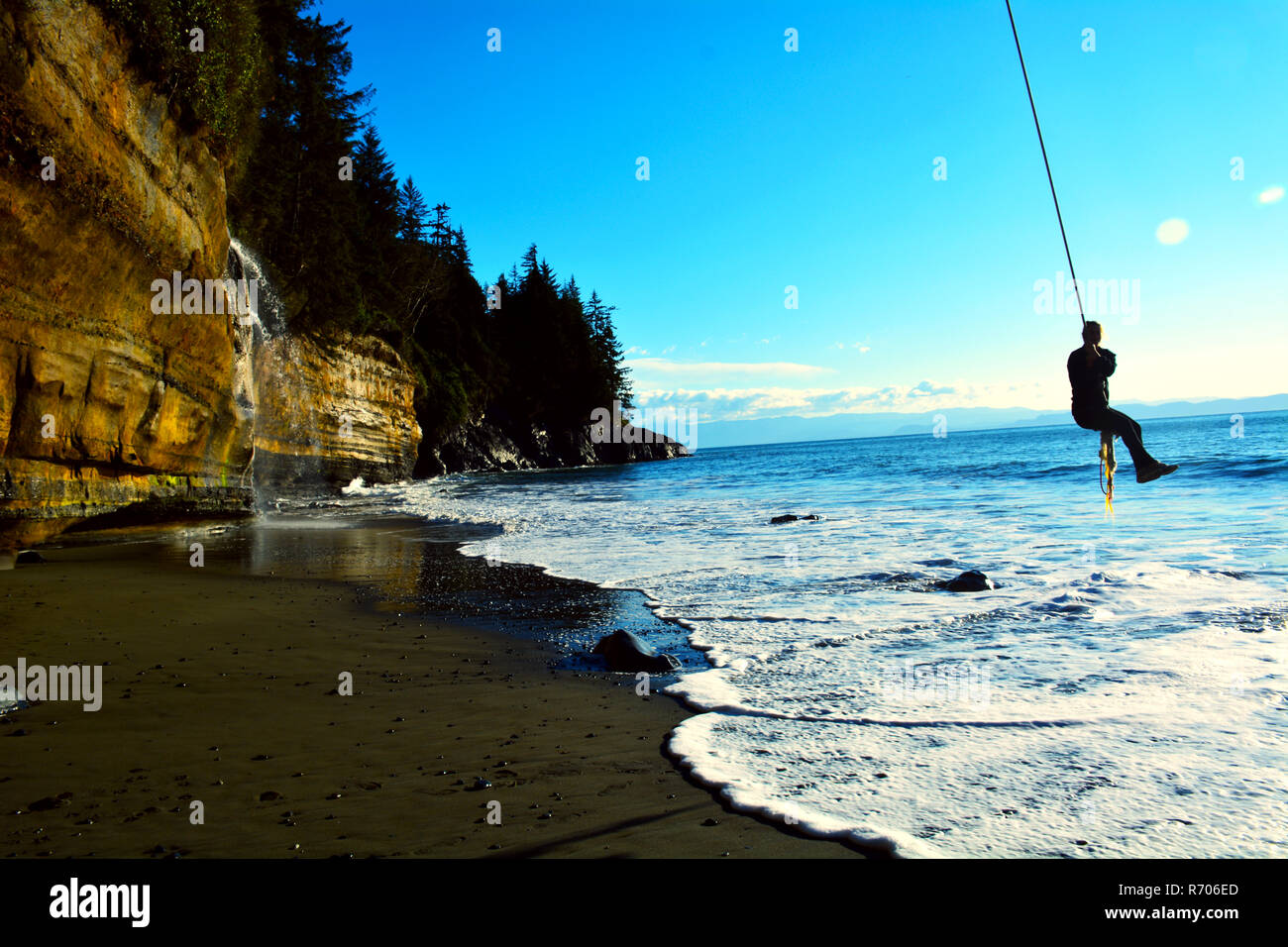 Rope swing on beach hires stock photography and images Alamy