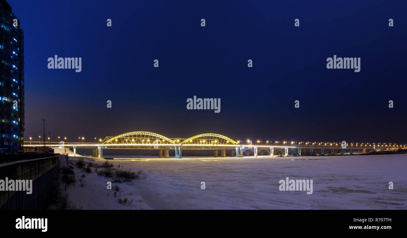 Bridge over the Volga River in Nizhny Novgorod in winter, Russia Stock Photo