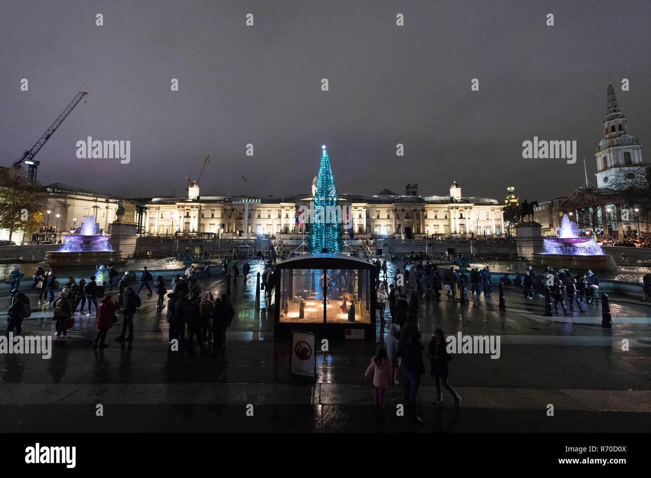 London, Britain. 6th Dec, 2018. Visitors walk past the Christmas tree at Trafalgar Square in London, Britain, on Dec. 6, 2018. Since 1947, Norway sends a Christmas tree to Britain as a gift every year to express the gratitude for the help offered by British people during the World War II. Credit: Ray Tang/Xinhua/Alamy Live News Stock Photo