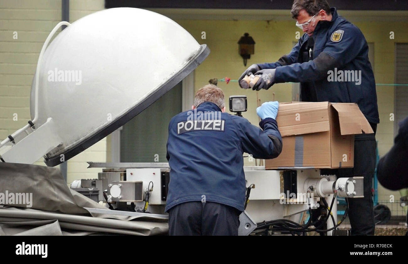 Bad Berleburg, Germany. 05th Dec, 2018. Officials are securing fireworks in a special container. Customs investigators arrested 57 people in a nationwide raid against the online trade in illegal fireworks. The public prosecutor's office in Cologne announced on 07.12.2018 that 53 apartments and explosives stores had been searched. Credit: Kay-Helge Hercher/dpa/Alamy Live News Stock Photo