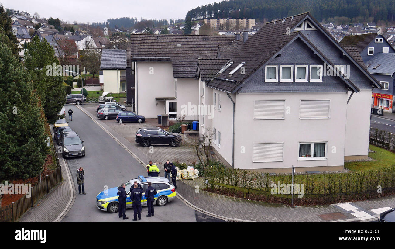 Bad Berleburg, Germany. 05th Dec, 2018. Police are blocking a road. Customs investigators arrested 57 people in a nationwide raid against the online trade in illegal fireworks. The public prosecutor's office in Cologne announced on 07.12.2018 that 53 apartments and explosives stores had been searched. Credit: Kay-Helge Hercher/dpa/Alamy Live News Stock Photo