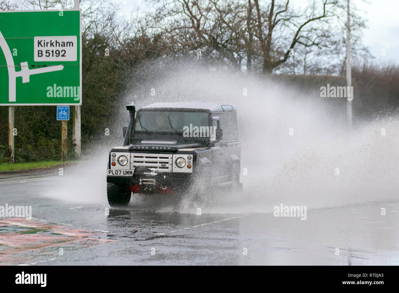 Preston, Lancashire. 7th Dec, 2018. UK Weather: Land Rover with snorkel exhaust,  on flooded roads after heavy overnight rain making for difficult and dangerous driving conditions. Stock Photo