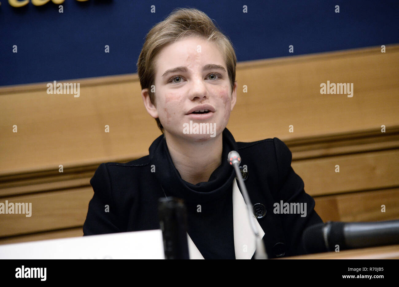 A Bebe High Resolution Stock Photography And Images Alamy