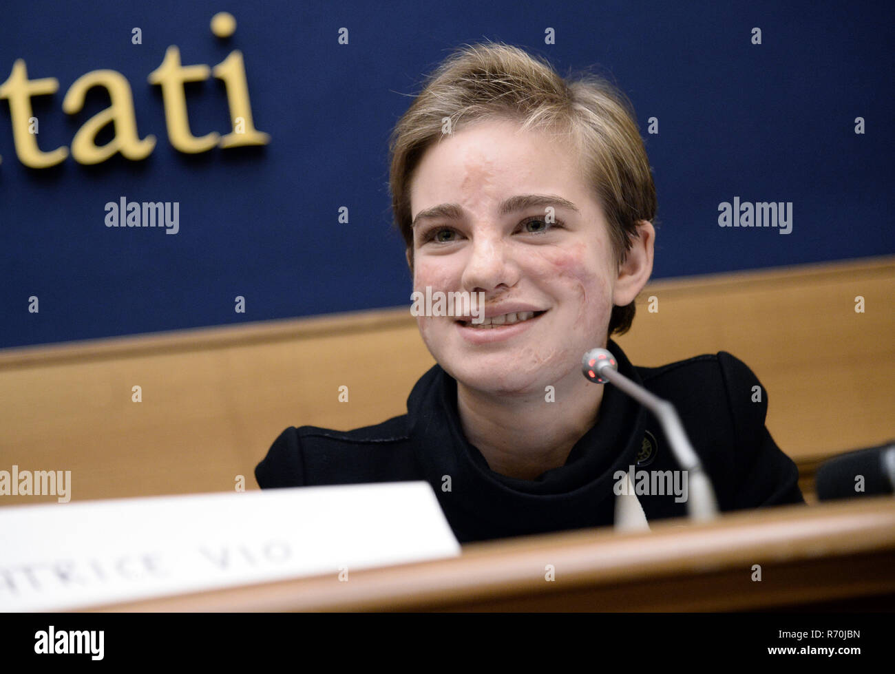 A Bebe High Resolution Stock Photography And Images Alamy