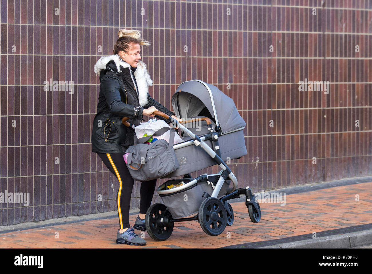 Gale force winds mother nature hi-res stock photography and images - Alamy