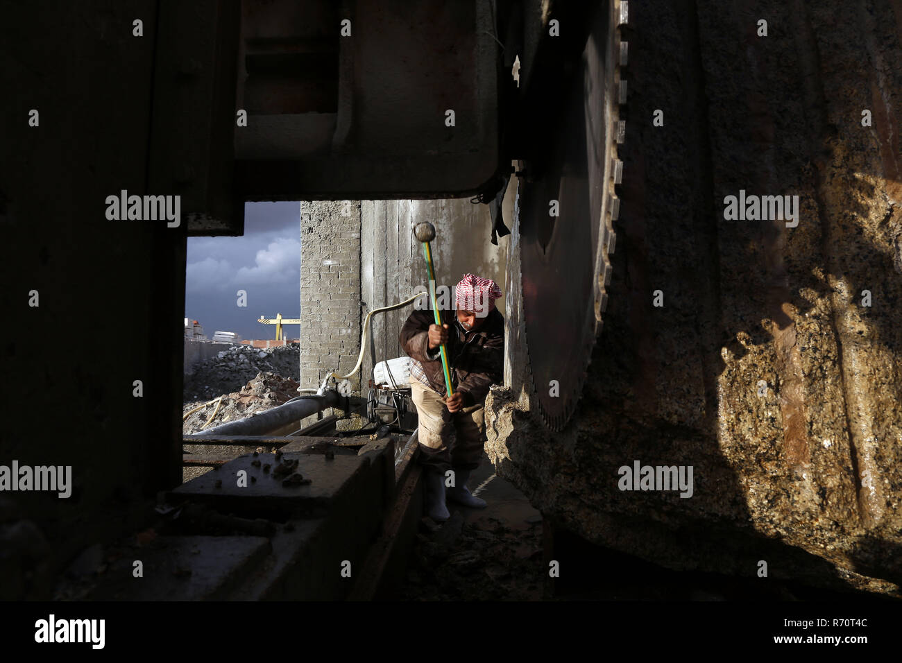 Cairo, Egypt. 6th Dec, 2018. A man works in a marble and granite factory in Cairo, Egypt, on Dec. 6, 2018. In Shaq al-Thu'ban vast marble and granite industrial cluster near Egyptian capital Cairo's Maadi district, about 40 Chinese and Egyptian cooperative granite factories and 30 marble factories have significantly contributed to boosting the industry in the most populous Arab country. Credit: Ahmed Gomaa/Xinhua/Alamy Live News Stock Photo