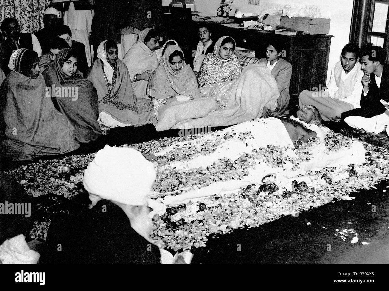 Mahatma Gandhi lying in state, New  Delhi, India, January 31, 1948 Stock Photo