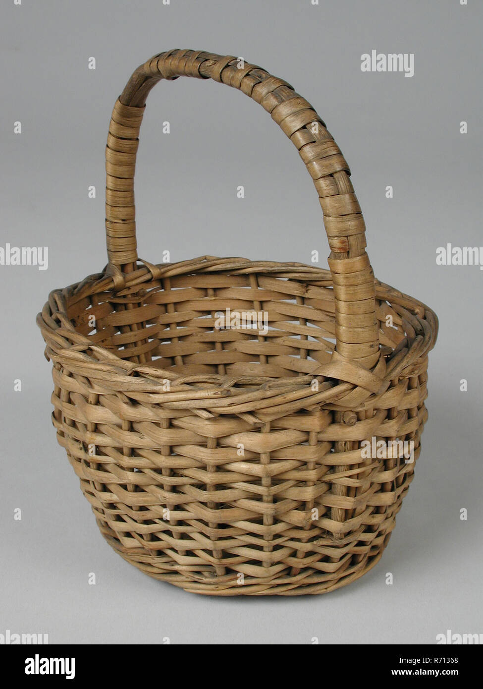 Braided Rattan Miniature Market Basket Basket Miniature Toy