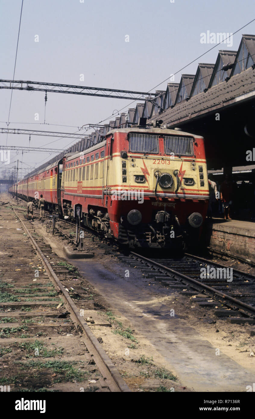Trains Railways, rajdhani express (howrah to delhi), calcutta, west bengal, india Stock Photo