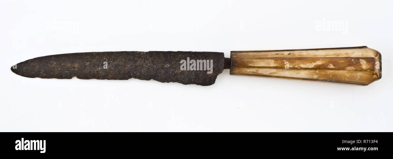 Knife with legs raises with hexagonal crosssection, tapered, knife