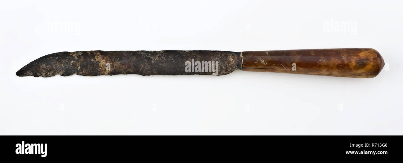 Knife with narrow elongated blade and tapered handle with oval cross