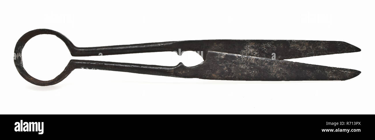 Pinch cutter with round eye and long narrow blades, pinch cutter scissor cutting tool soil find iron metal, Iron squeeze shears with unusually long and pointed blades. Round legs and round spring. Unnoticed. Now breakage are the loose parts forged together archeology cut falsification? Stock Photo