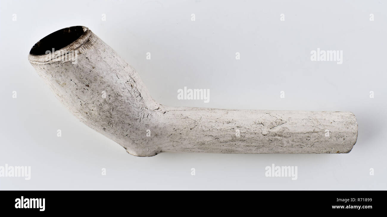 White clay pipe, unnoticed, with smooth handle, clay pipe smoking equipment smoke floor pottery ceramics pottery, pressed finished baked white clay pipe unnoticed with smooth handle Bottom heel is equal to bottom steel archeology smoking tobacco Stock Photo