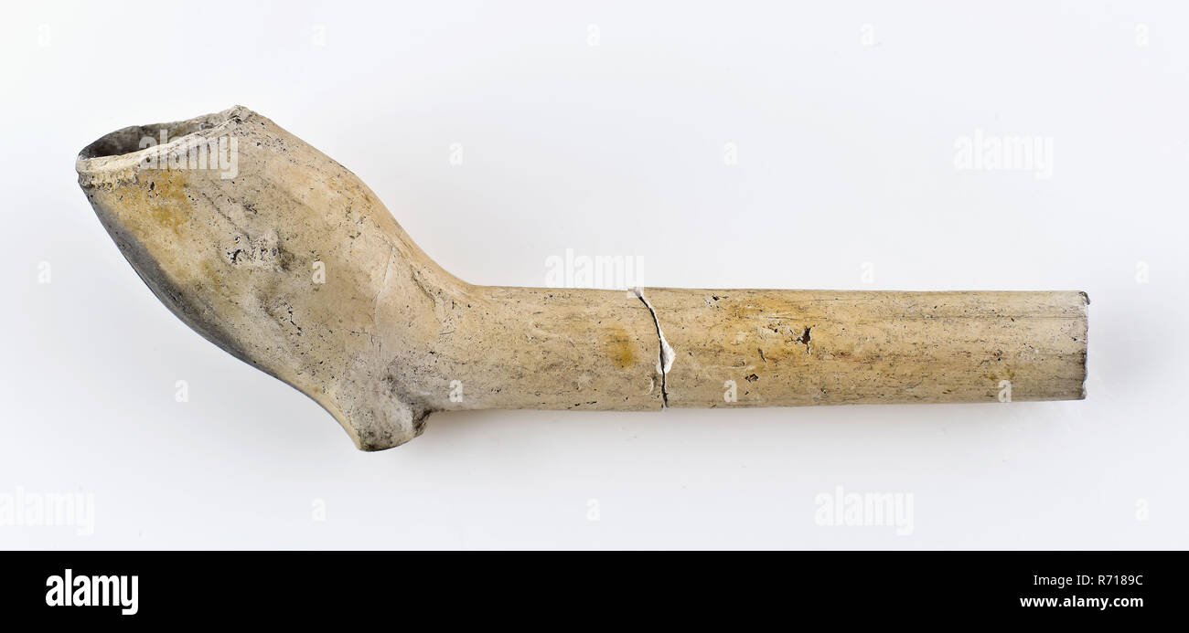White clay pipe, unnoticed, with smooth handle, clay pipe smoking equipment smoke floor pottery ceramics pottery, pressed finished baked White clay pipe unnoticed with smooth handle. Smooth onset of heel archeology smoking tobacco Stock Photo