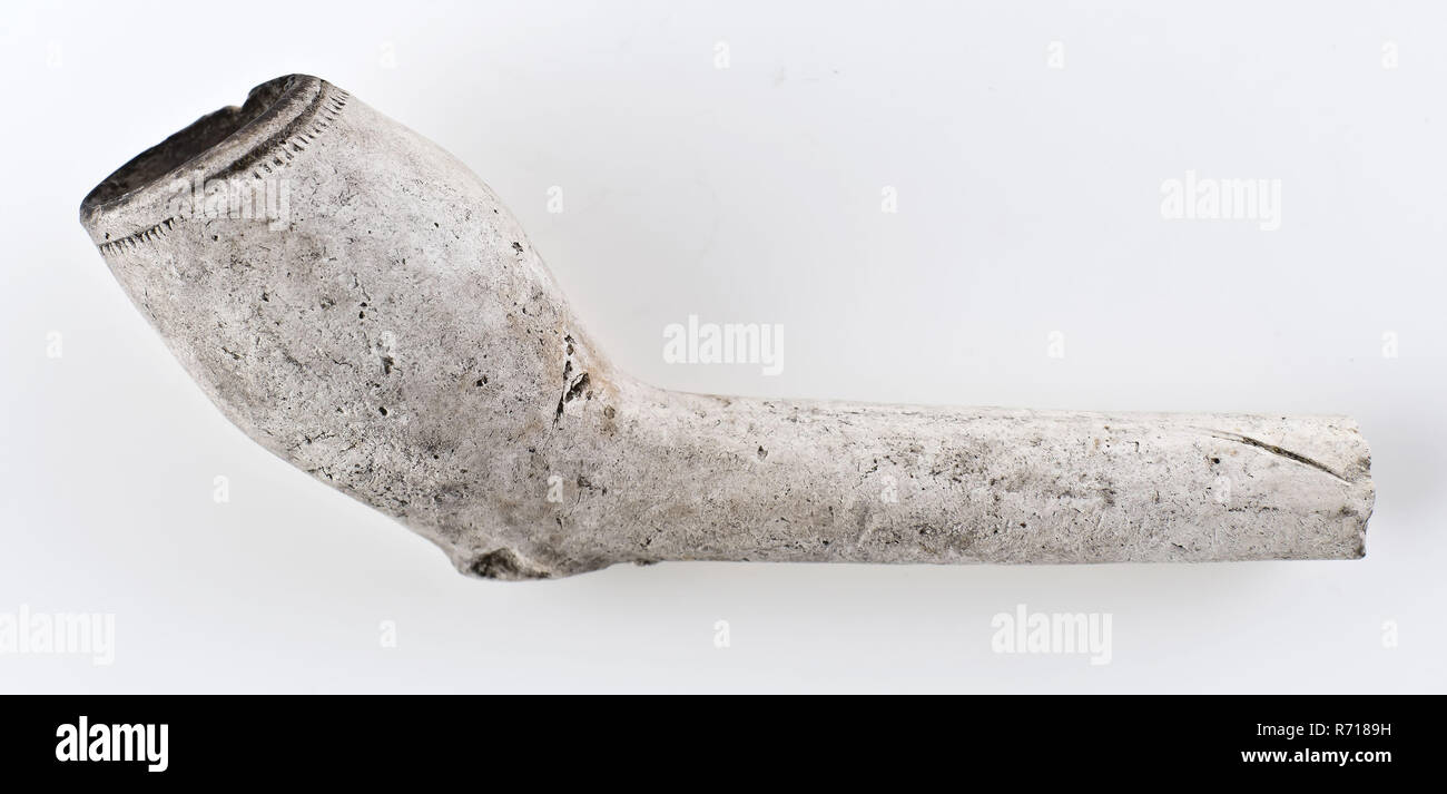 White clay pipe, unnoticed, with smooth handle, clay pipe smoking equipment smoke floor pottery ceramics pottery, pressed finished baked white clay pipe unnoticed with smooth handle Part pressure seam on stalk archeology smoking tobacco Stock Photo