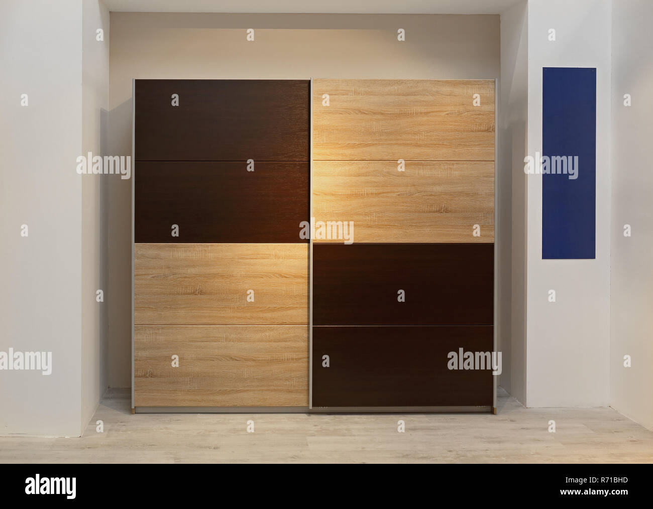 Closed closet doors hi-res stock photography and images - Alamy