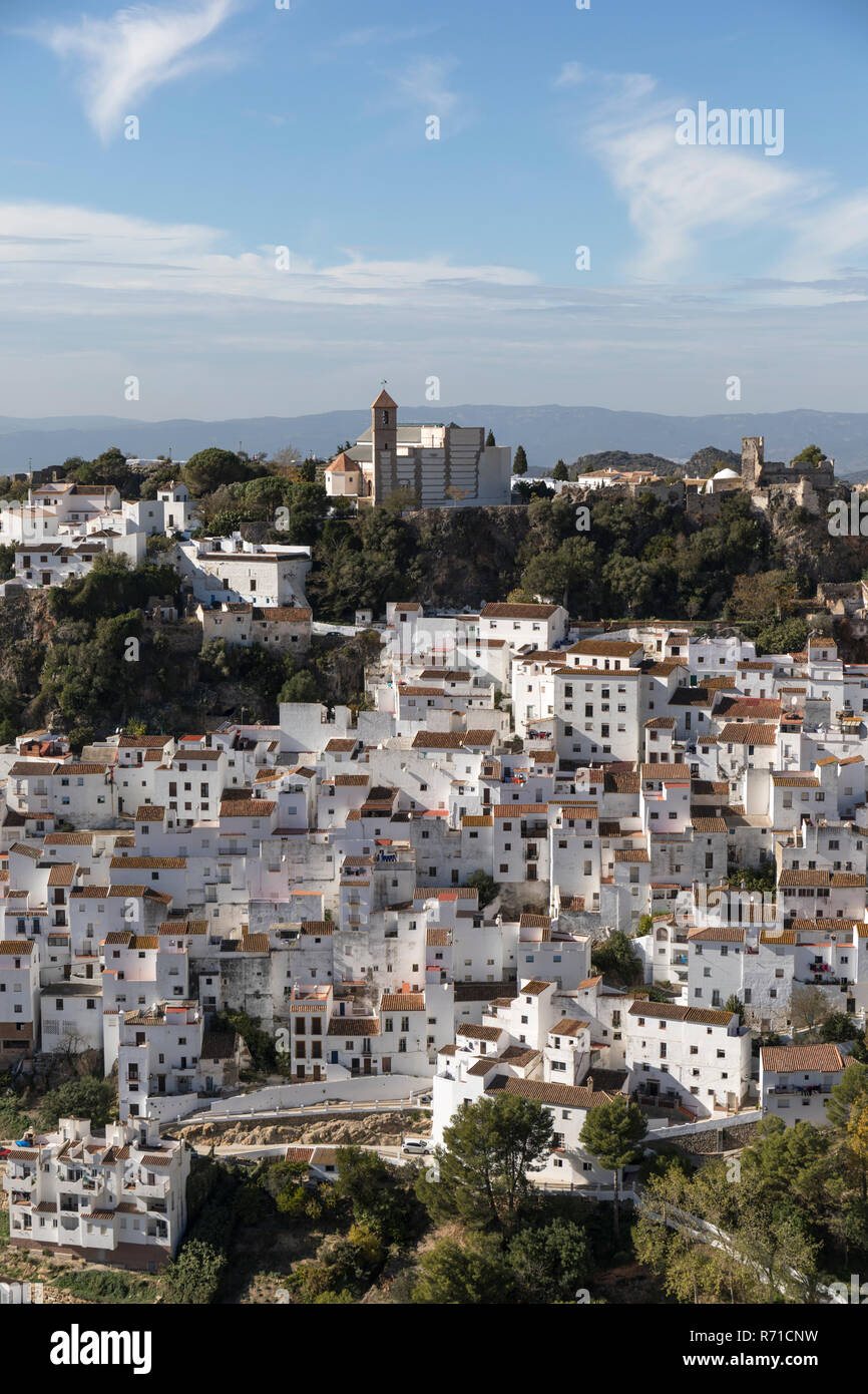 Casares, Malaga Province, Andalusia, southern Spain.  Iconic white-washed mountain village.  Popular inland excursion from the Costa del Sol. Stock Photo