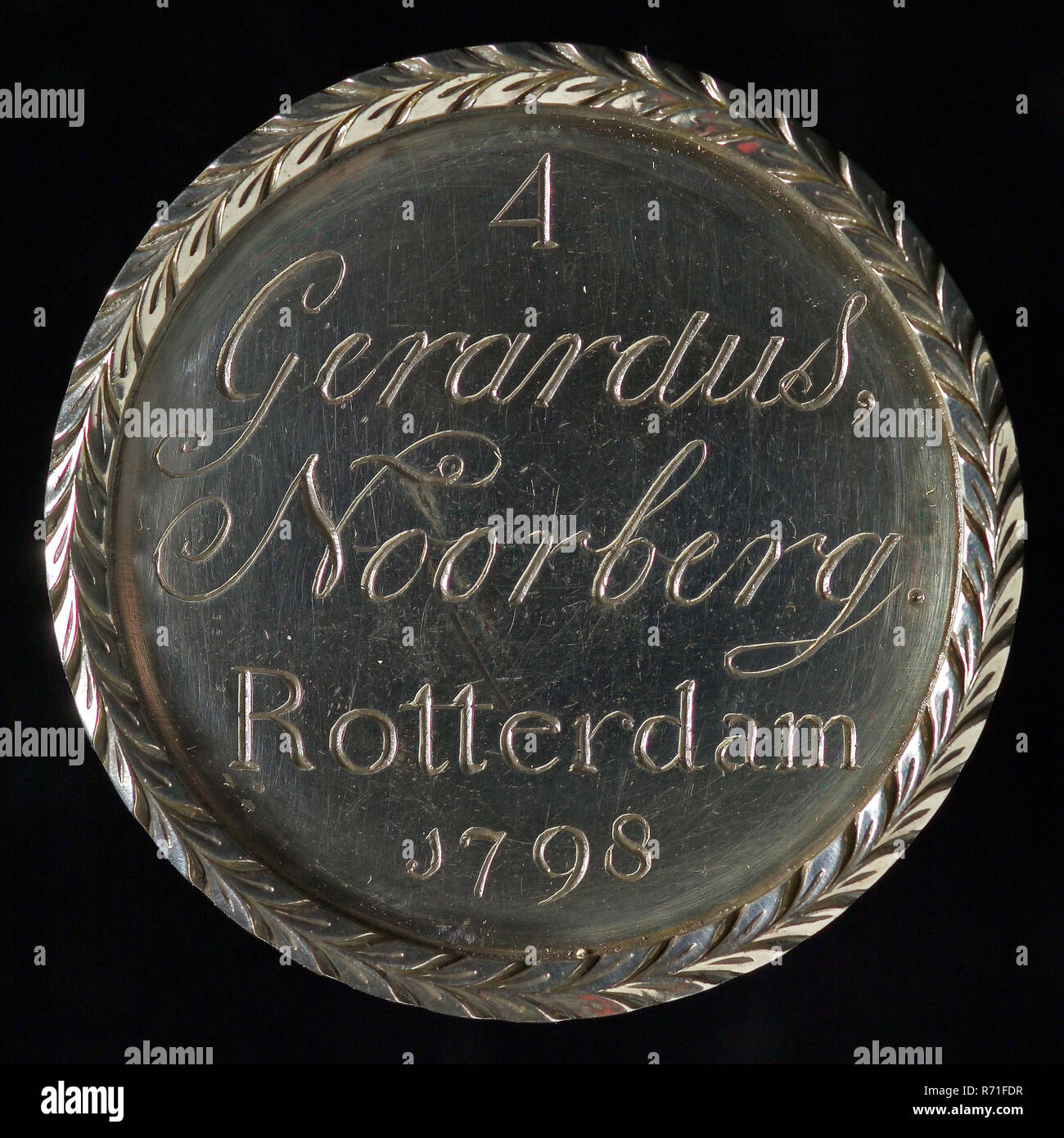 Price medal of the Teekengenootschap This to Hooger, awarded to Gerardus Noorberg, price medal penning footage silver, engraved and text, HEREBY TO HOOGER drawing society This up to Hooger Rotterdam Stock Photo