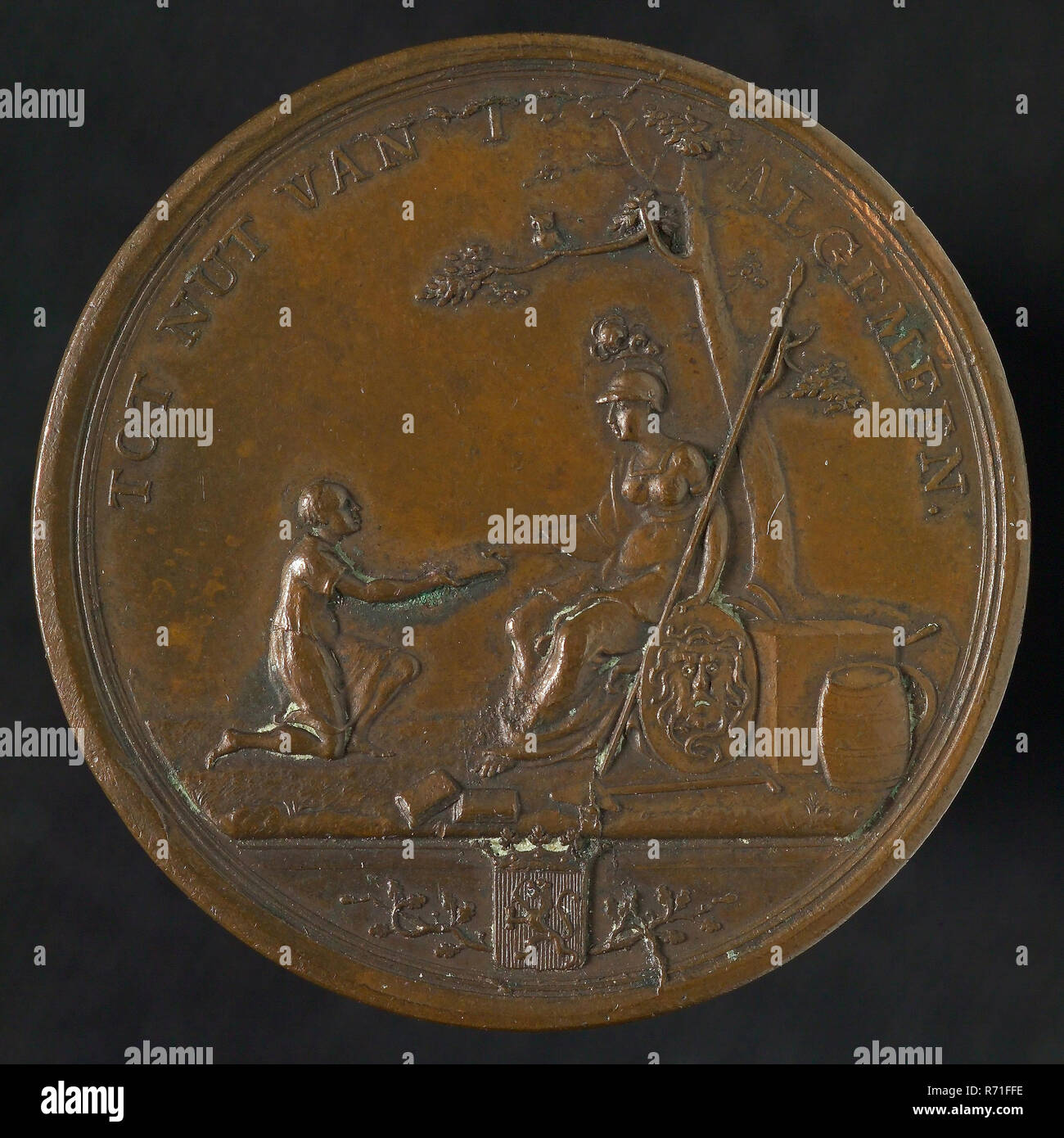 Price token Maatschappij tot Nut van 't Algemeen, price medal medal bronze  medal 3.8, left symbolic figure of woman with helmet lance and coat of arms  on which Medusa-head sits beneath tree