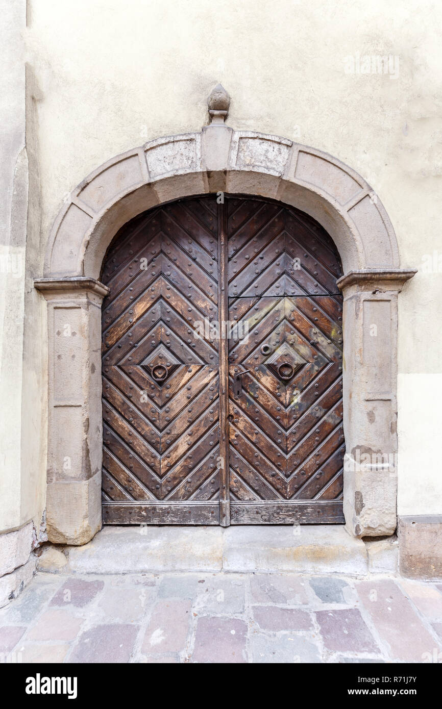 Wooden oak doors hi-res stock photography and images - Alamy
