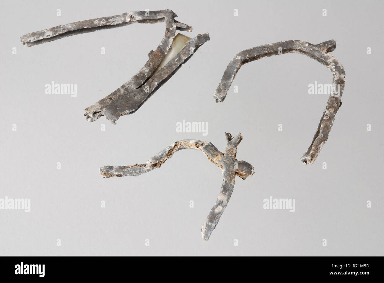 Three fragments of lead frame of stained-glass windows, window glass building material soil find glass lead metal, w 1.1 cast Fragments of lead frame of stained glass windows Profiled lead in which glass panel can be clamped on both sides Fragment of window glass still remains in fragment archeology Landpoortstraat Geervliet Bernisse indigenous glasswork adorn living building glazed stained glass court of Putten archaeological find in the soil Geervliet pit Landpoortstraat 1 September 1983. Stock Photo