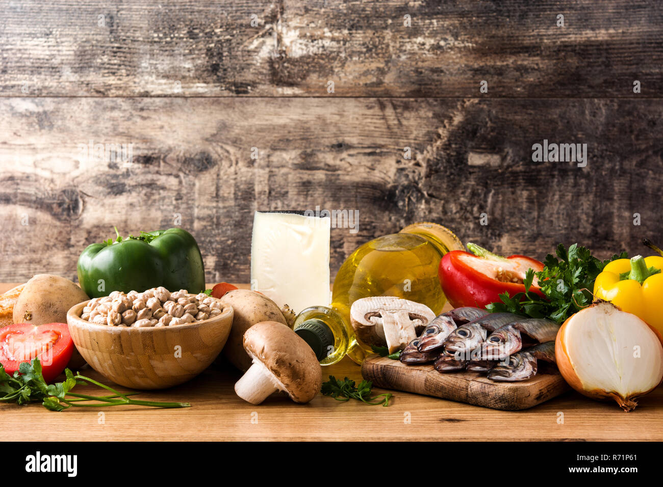 Fruit vegetables fish hires stock photography and images Alamy