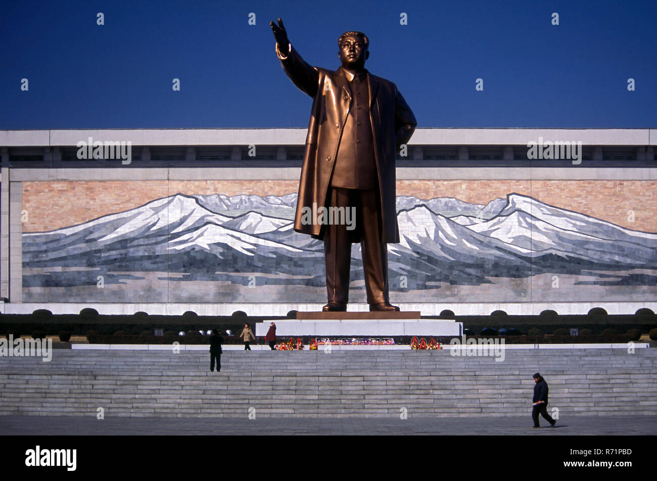 A giant bronze statue of Kim Il Sung dominates a Pyongyang hilltop, surrounded by socialist realistic sculptures. Stock Photo