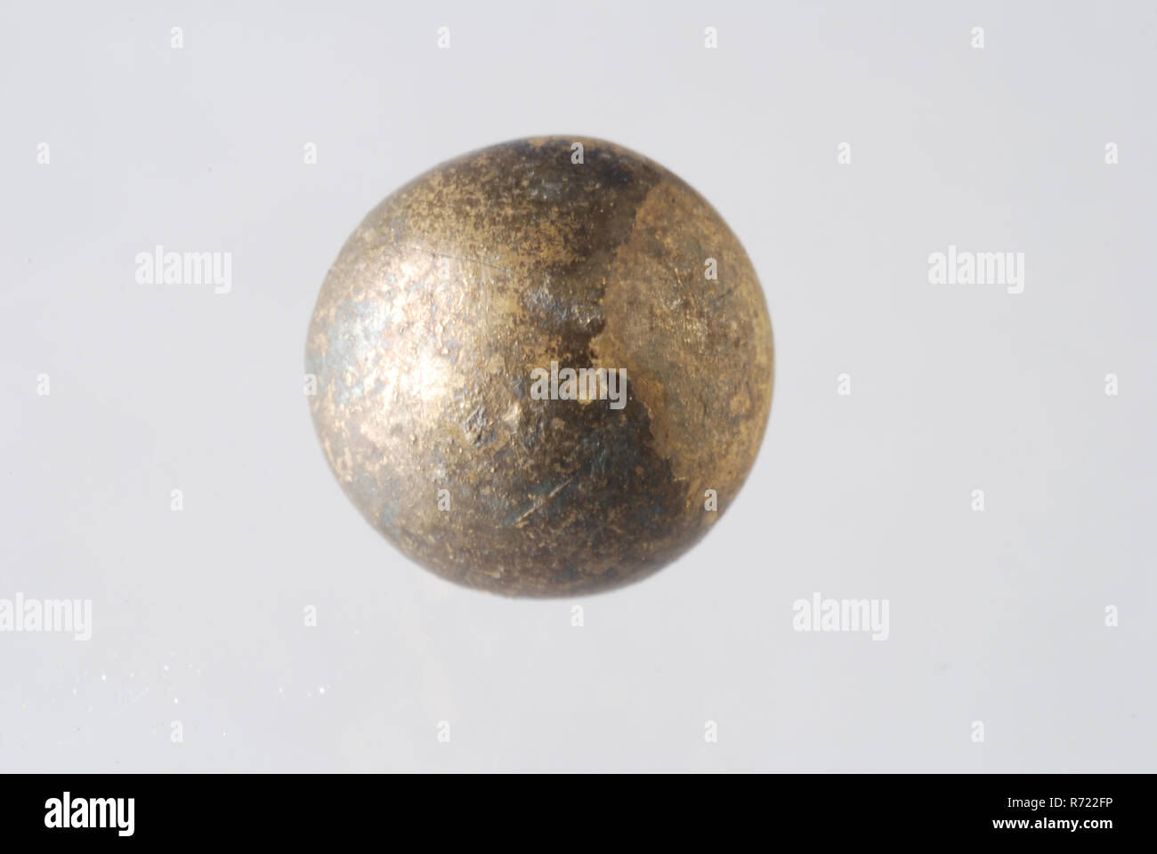 Metal knot, semicircular and undecorated, knot clothing accessory