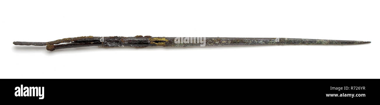 https://c8.alamy.com/comp/R726YR/thin-hollow-stick-meat-stew-meat-spike-soil-finds-iron-metal-meat-picker-probably-iron-conical-pin-with-sharp-tip-and-cross-cut-tip-through-which-parts-are-created-to-clamp-decoration-material-in-archeology-valckensteyn-poortugaal-albrandswaard-serving-feasting-decoration-archaeological-find-in-the-soil-poortugaal-castle-valckensteyn-R726YR.jpg