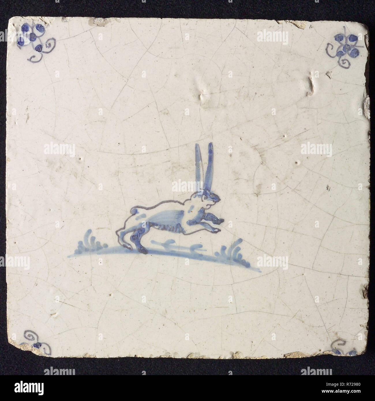Animal tile, jumping hare to the right, in blue on white, corner motif