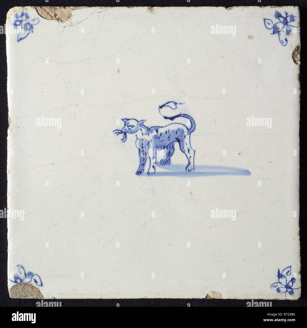 Animal tile, standing panther to the left, in blue on white, corner