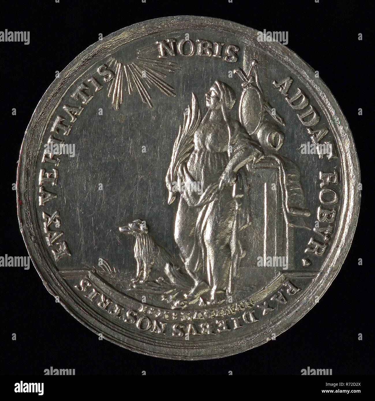J.M. Lageman, Medal to commemorate storms and floods on 20 and 21 November 1776, penning footage silver, beach scene with shattered ships in the foreground washed up merchandise, omschrift TER MEMORIES OF THE STORM AND WATER FLOOR on the side wall OP DEN 20 & 21 NOV 1776 Stock Photo