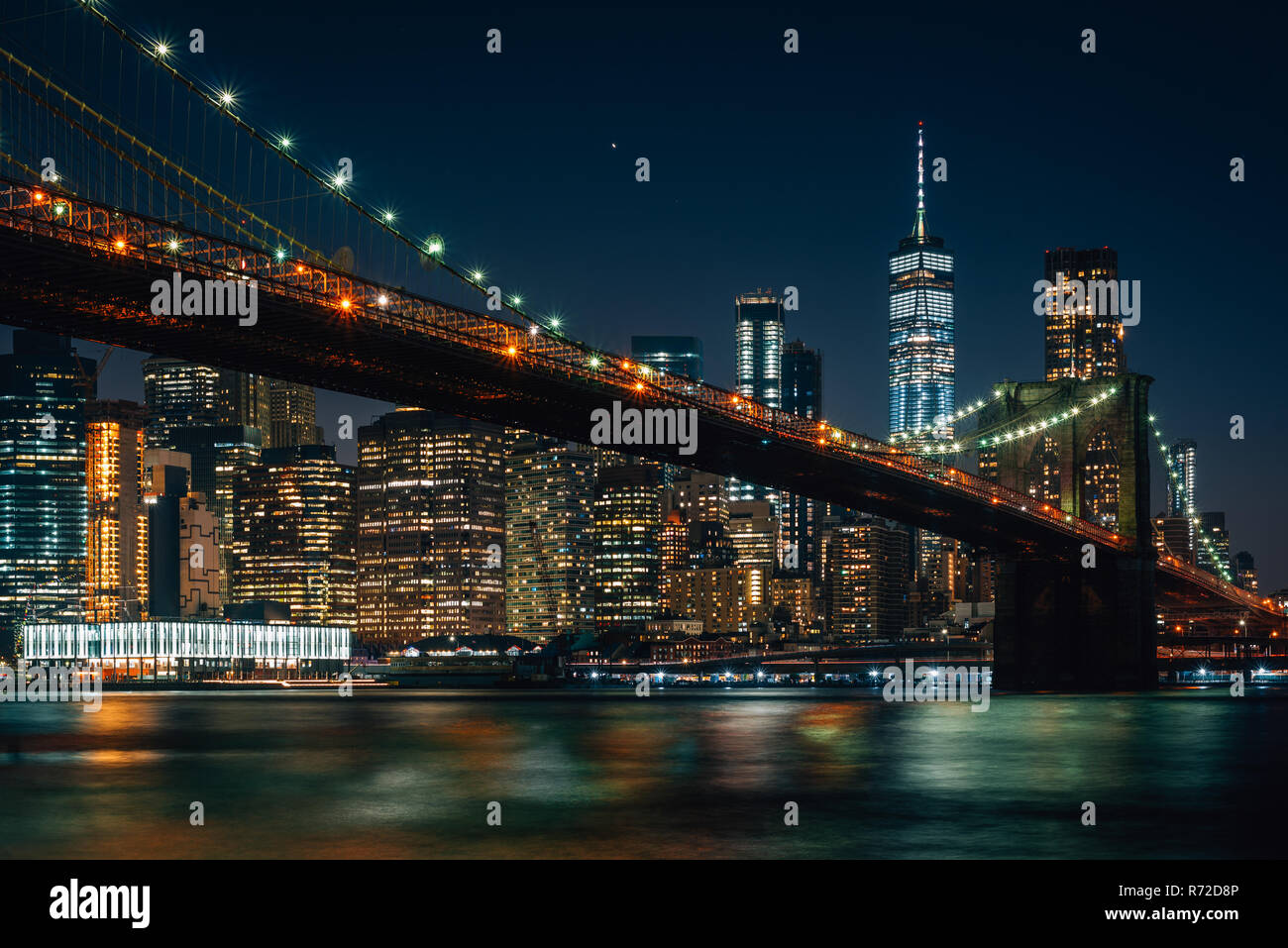 The Brooklyn Bridge and Manhattan skyline at night, from DUMBO, Brooklyn,  New York City Stock Photo - Alamy