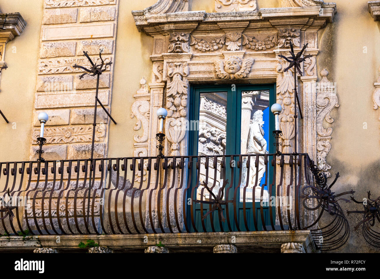 The baroque statue that is mirrored at the window Stock Photo - Alamy