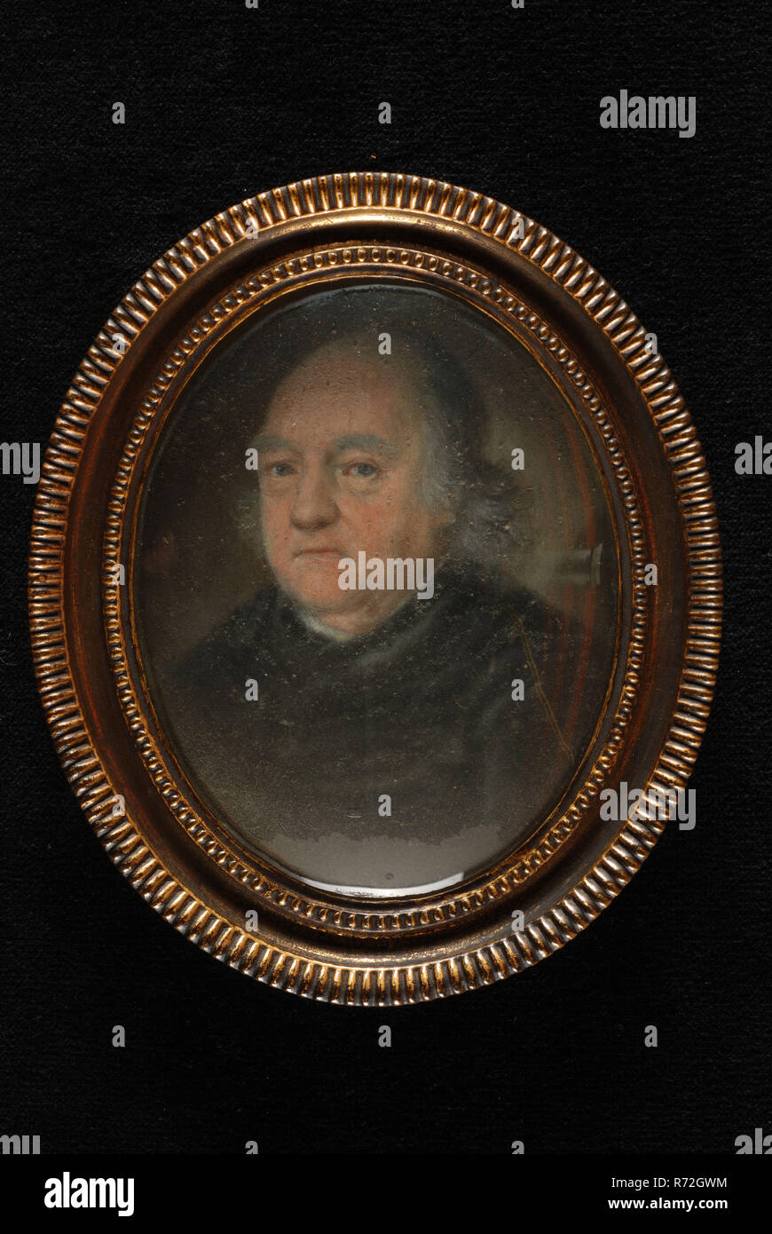 Johannes Anspach, Portrait miniature, bust of Mr. Herman Nederburgh, portrait miniature painting footage gold wood crayon? glass parchment support (daily size), Oval gilded metal decorative frame with knitted edge attached to wooden frame; inside oval man's portrait behind very round glass slide pensionaris Rotterdam Herman Nederburgh Stock Photo