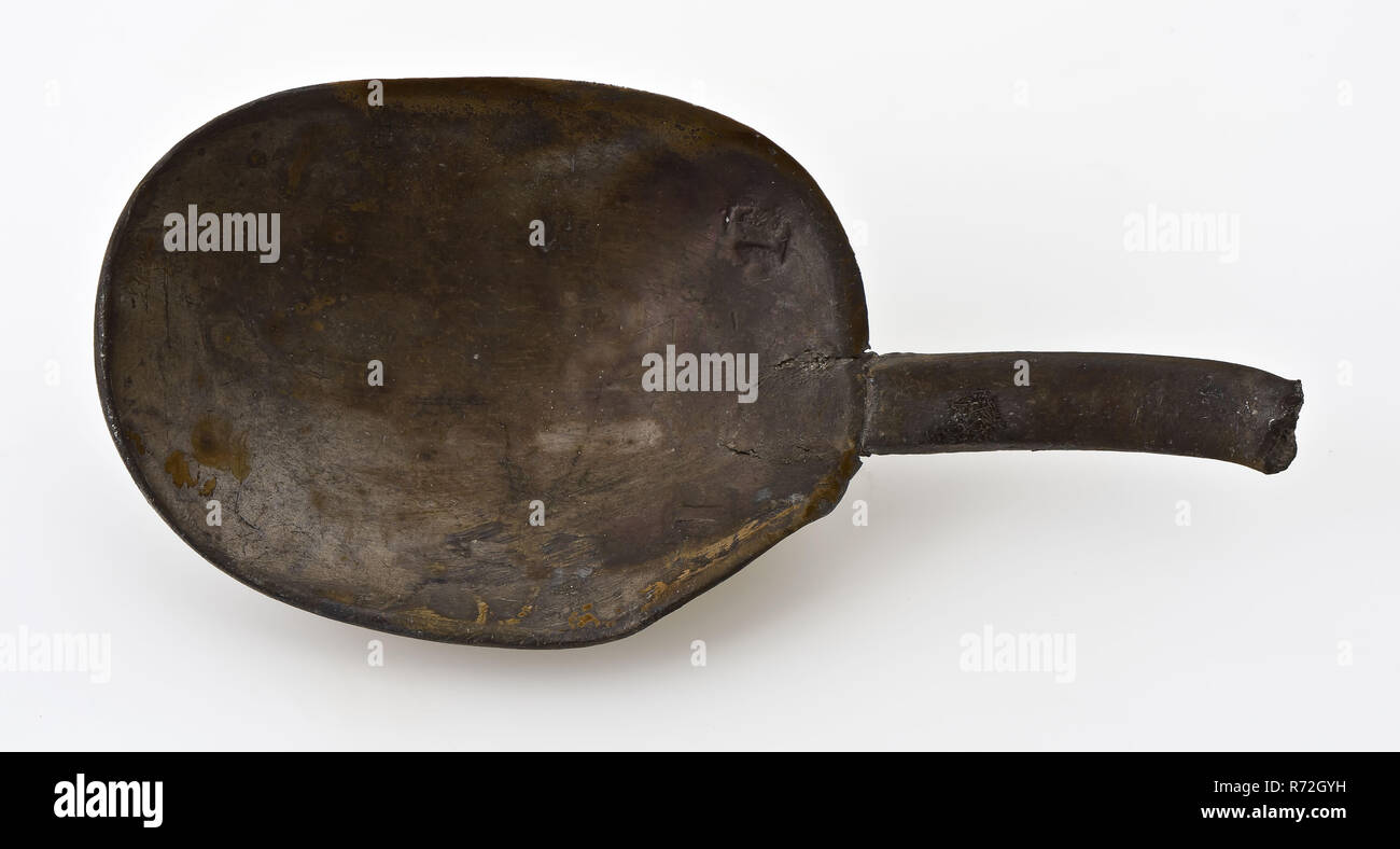 Cast iron oval serving dish hi-res stock photography and images - Alamy