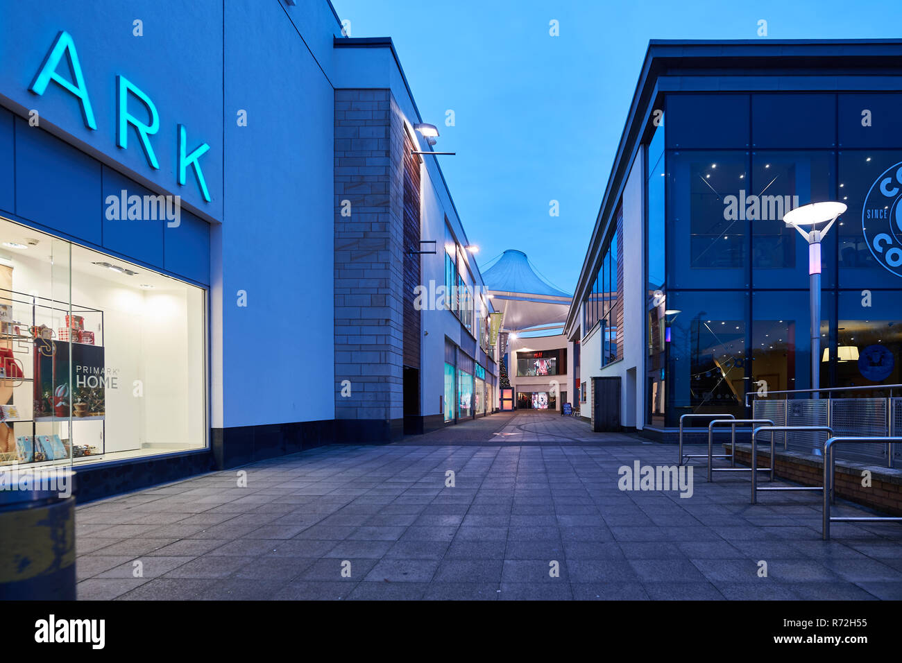 Dawn at the Willowbrook shopping centre, Corby, England Stock Photo Alamy