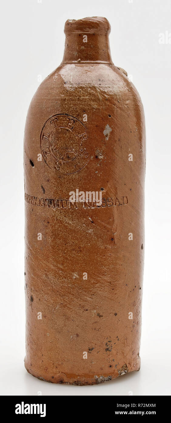 Stoneware pitcher hi-res stock photography and images - Page 13 - Alamy