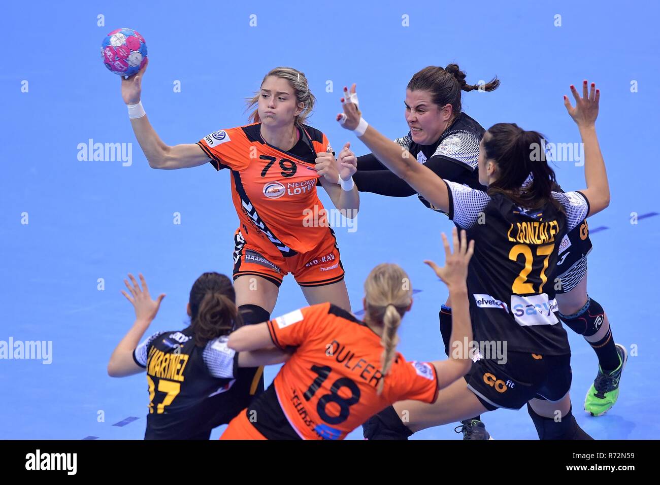 wereld voor mij Tante Montbeliard, France 1 december 2018 European Championships Handball:  Netherlands v Spain EK Handbal in Frankrijk, voorronde groep C Nederland -  Spanje Estavana Polman #79 NED Stock Photo - Alamy