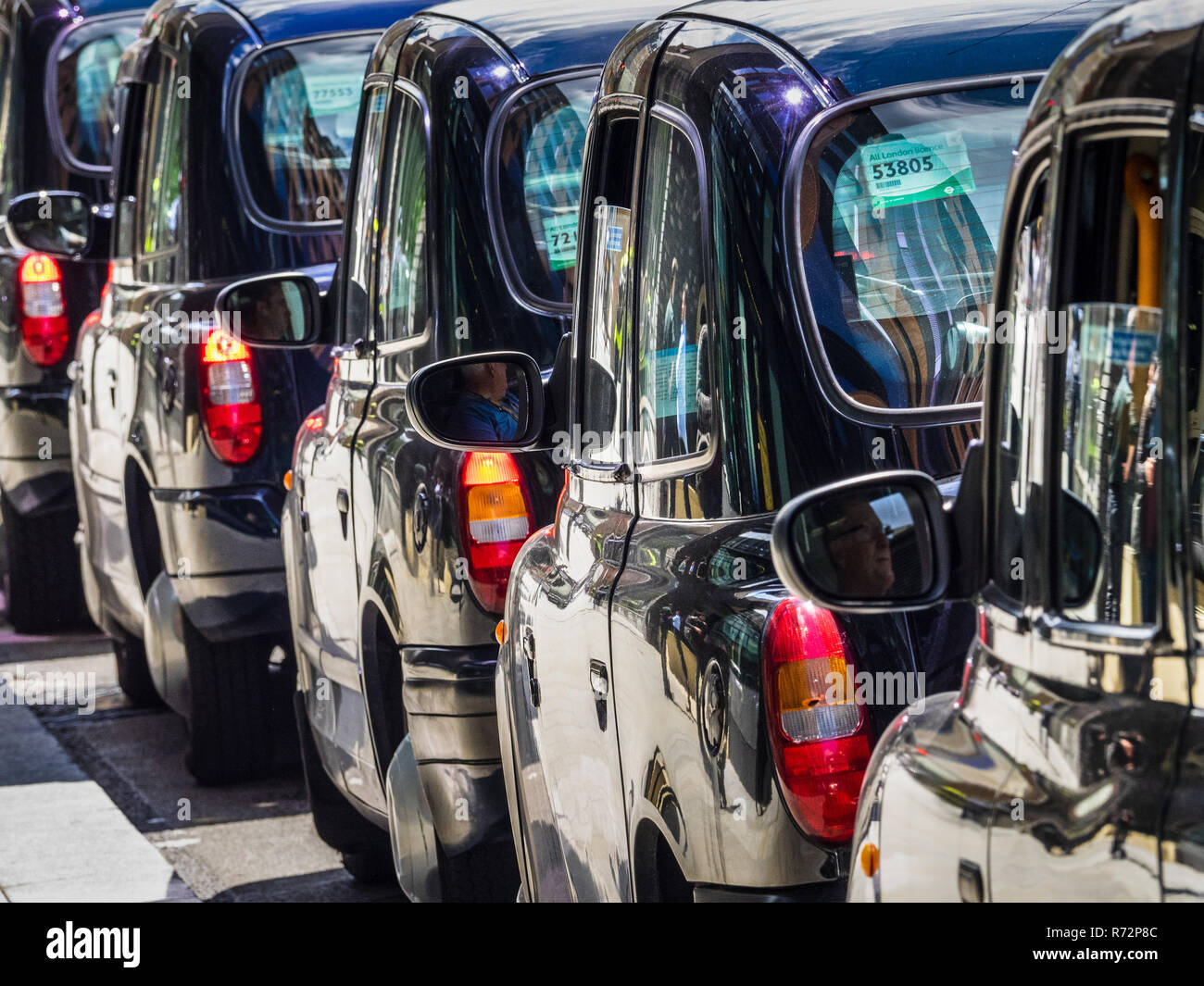 London Taxi Queue - London Taxi Rank of Black Cabs Stock Photo