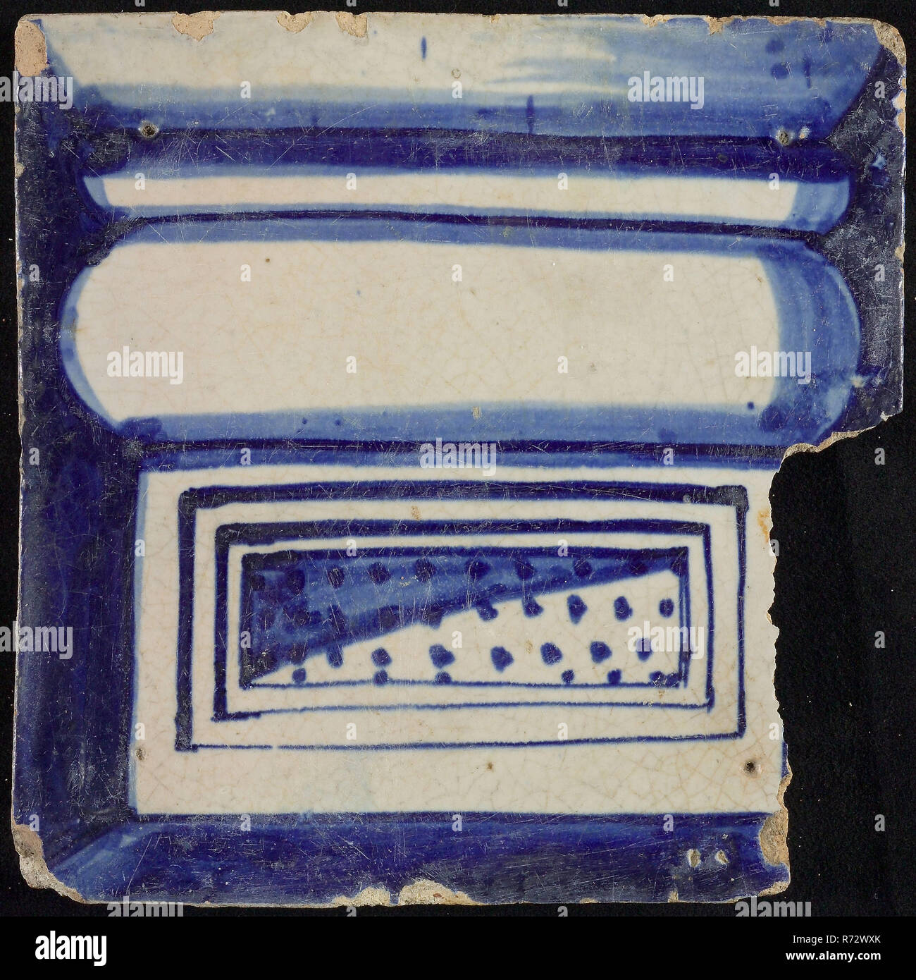 Tile of chimney pilaster, blue on white, bottom of column with basement, compartment with dots, chimney pilaster tile pilaster footage fragment ceramics pottery glaze, baked 2x glazed painted Tile part of chimney pilaster originally twelve or thirteen high Rony shard square four nail holes. Blue on white fond. Tile forms part of one-row pilaster in Renaissance style and shows the underside of column with basement Flat with dots reverse side of the middle with below 1 or slack S (see also 843 and 845) 1914 construction city hall Zandstraat-quarters Second World War war bombardment Rotterdam Sta Stock Photo