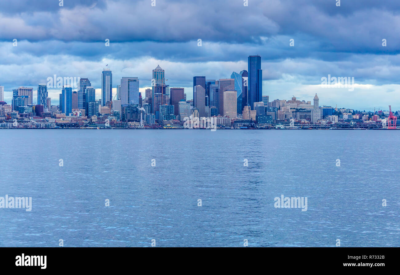 A view of the Seattle skyline as night approaches Stock Photo - Alamy