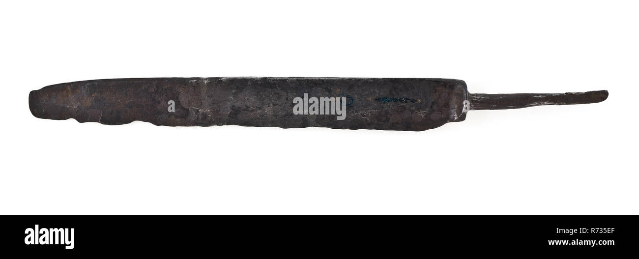 Hand-forged blade with baffle plate with pin-shaped angel, blade knife cutlery ground find iron metal, archeology underground pit Rotterdam City center Stadsdriehoek Oostplein Soil discovery: underground pit Oostplein 15061976 Stock Photo