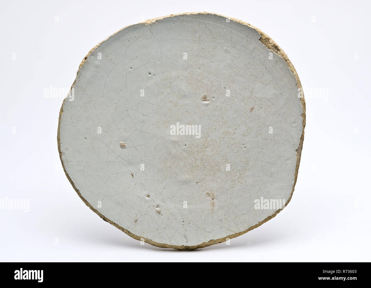 Soul of white majolica dish, dish plate crockery holder soil find