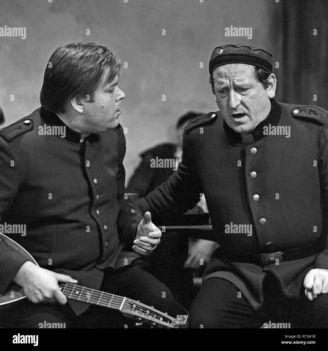 Wozzeck, Fernsehfilm, Deutschland 1972, Regie: Joachim Hess, Darsteller: Peter Haage, Toni Blankenheim (rechts) Stock Photo