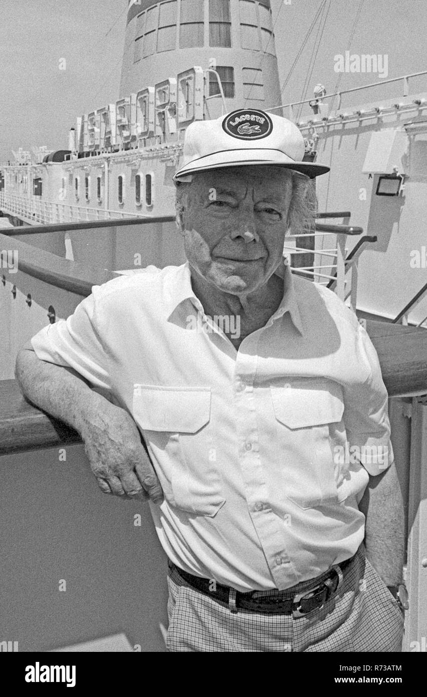 Schauspieler Heinz Rühmann auf Kreuzfahrt, Mittelmeer 1983. Actor Heinz