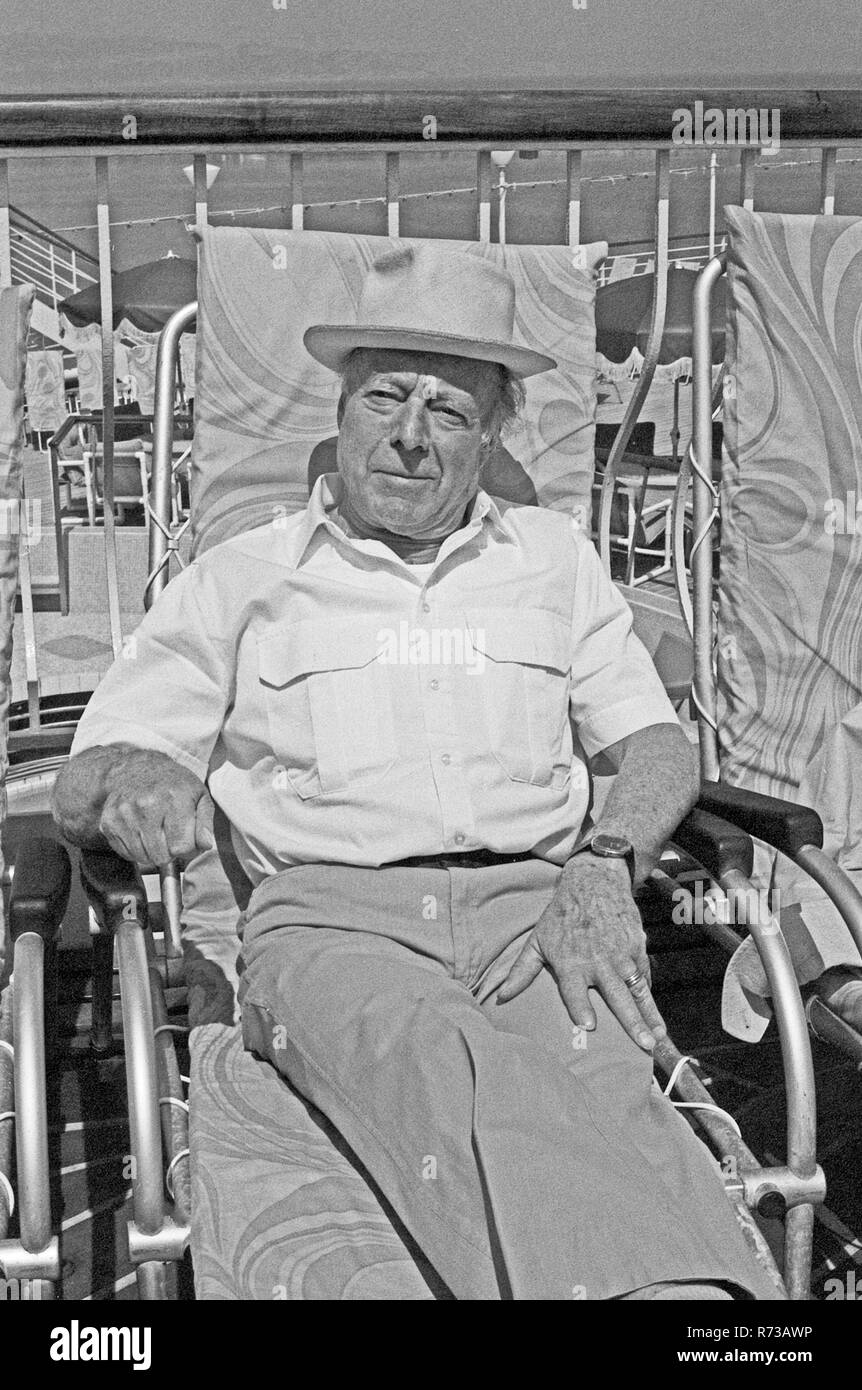Schauspieler Heinz Rühmann auf Kreuzfahrt, Mittelmeer 1983. Actor Heinz ...
