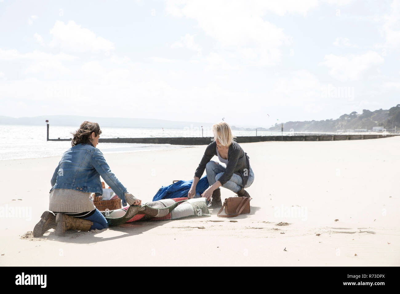 Family picnic beach hi-res stock photography and images - Alamy